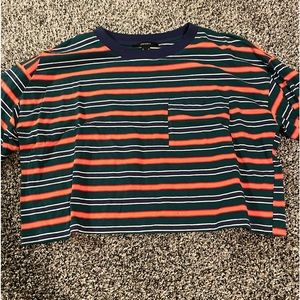 Cropped Multi colored shirt